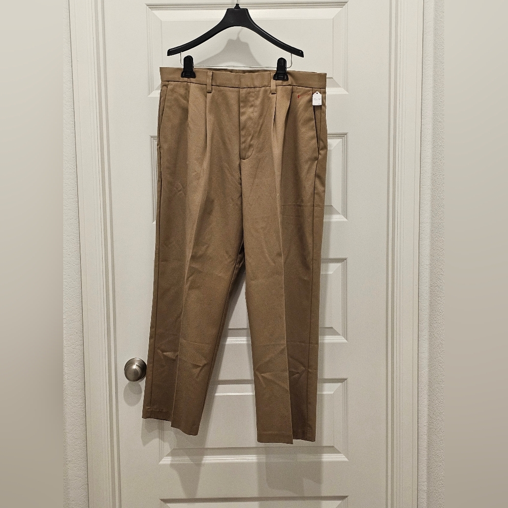 Dockers D4 Men's Khaki Pants, EUC, Size: W 36 L 30